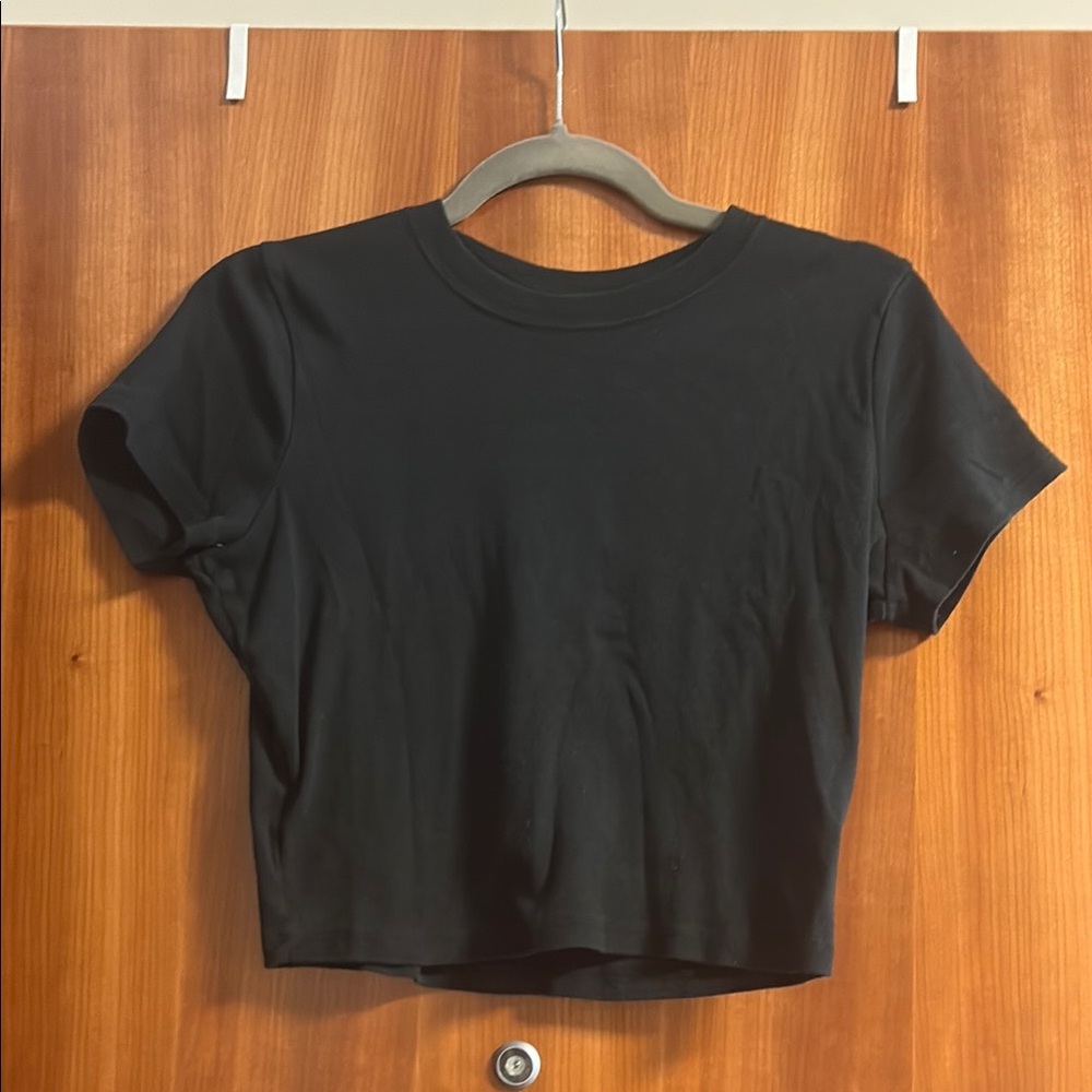 Women’s black short sleeve cropped crew baby tee
